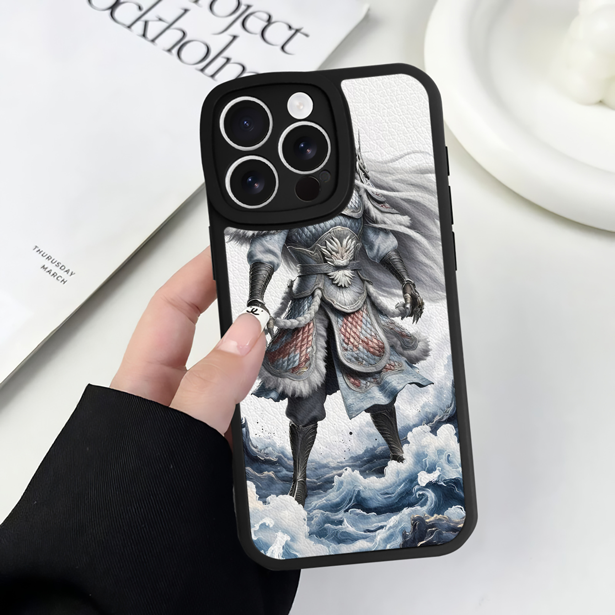 （画像用） Ne Zha 2 ナタ 魔童の大暴れ 【iPhone 16シリーズ対応】シリコンスマホケース（レザー調） 材質：シリコン